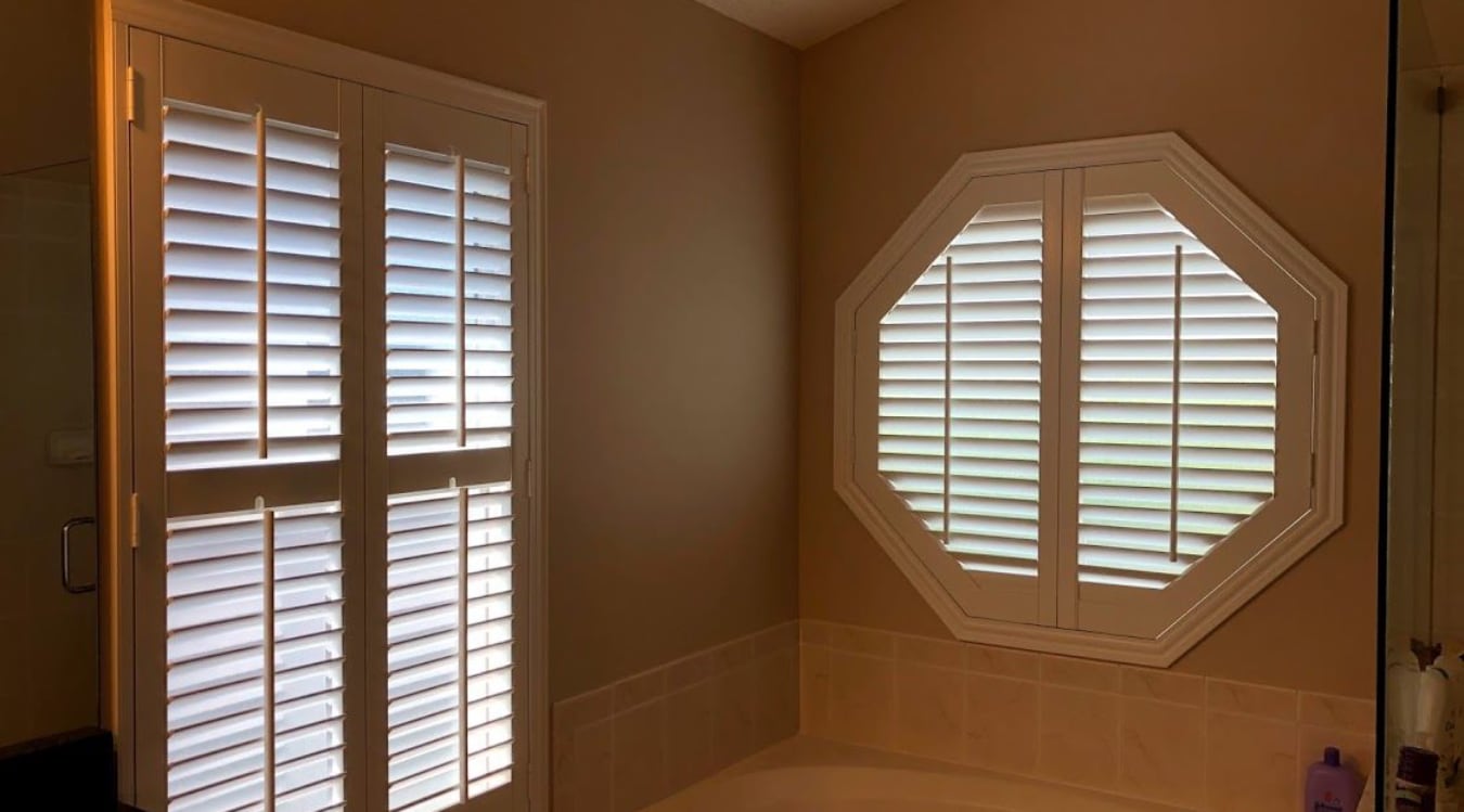 Octagon window in a Tampa bathroom